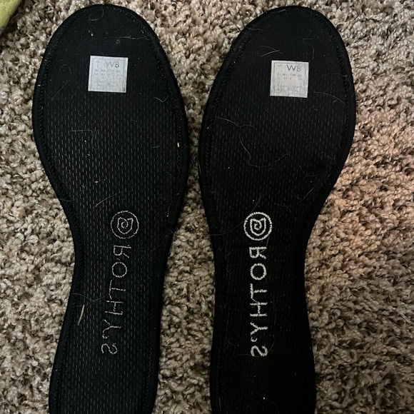 Rounded toe Black Rothy’s flats - Picture 4 of 4